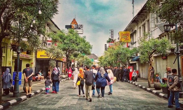 10 Foto Jalan Braga Bandung Kota Malam Hari Nightlife, Sejarah Peta Wisata Kuliner | JejakPiknik.Com