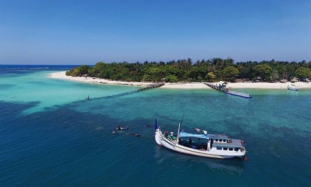 10 Gambar Gili Labak Madura, Harga Tiket Masuk Pantai Pulau Sumenep Paket  Biaya Ke Tempat Wisata | JejakPiknik.Com