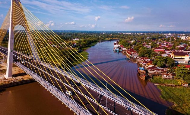 10 Gambar Sungai Siak Pekanbaru, Sejarah Legenda Lokasi Alamat Kisah Mitos  Tempo Dulu Panjang Jembatan | JejakPiknik.Com