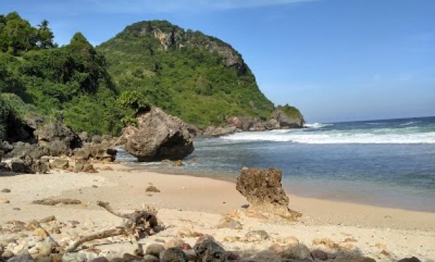 10 Gambar Pantai di Wonogiri Yang Indah Bisa Camping Untuk Berenang  Terindah Terdekat Paling Bagus dan Terbaik | JejakPiknik.Com