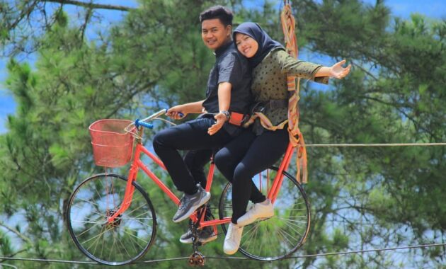 10 Gambar Bukit Indah Simarjarunjung, Harga Penginapan Lokasi Jalan