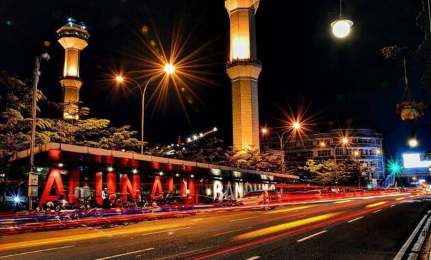 10 Destinasi Wisata Malam Hari Di Bandung Alun Alun Ciwidey Dago Rekomendasi Tempat Murah Jejakpiknik Com